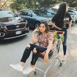 Meet your Posher, Kayla!